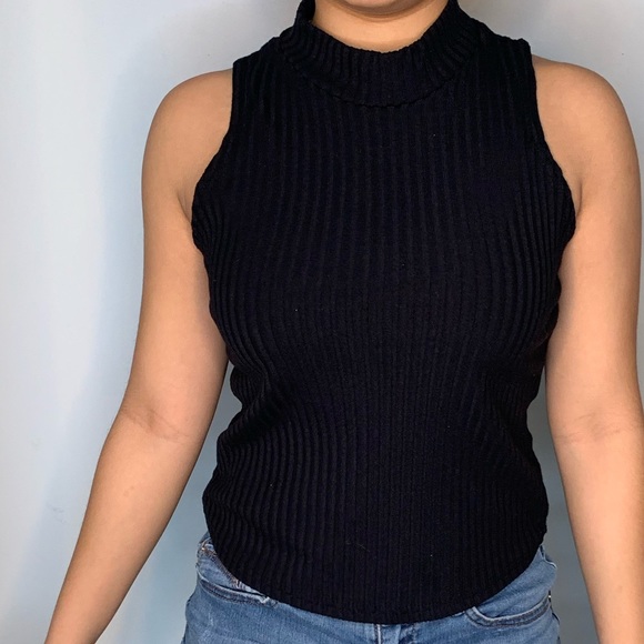 Sleeveless Shirt ✨ - Picture 1 of 4